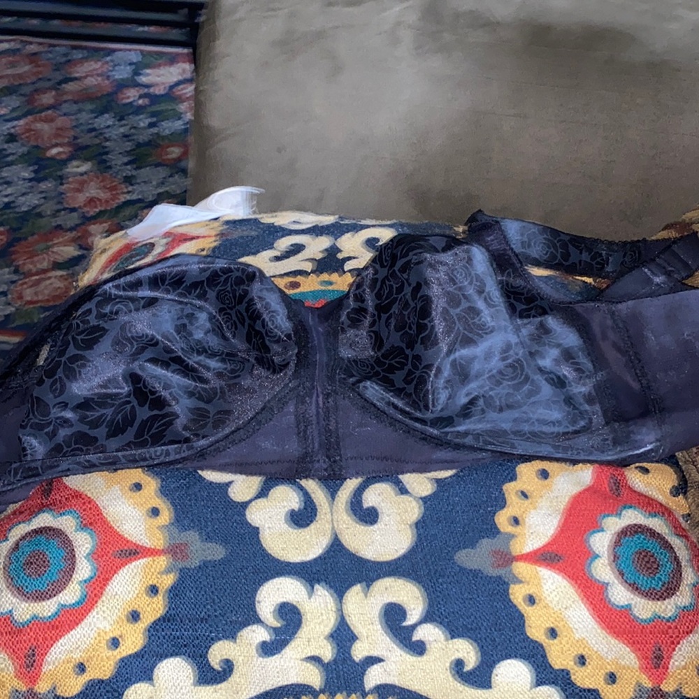 Black playtex 38G bra